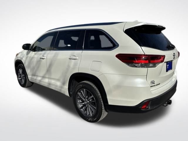 Used 2018 Toyota Highlander XLE image 3