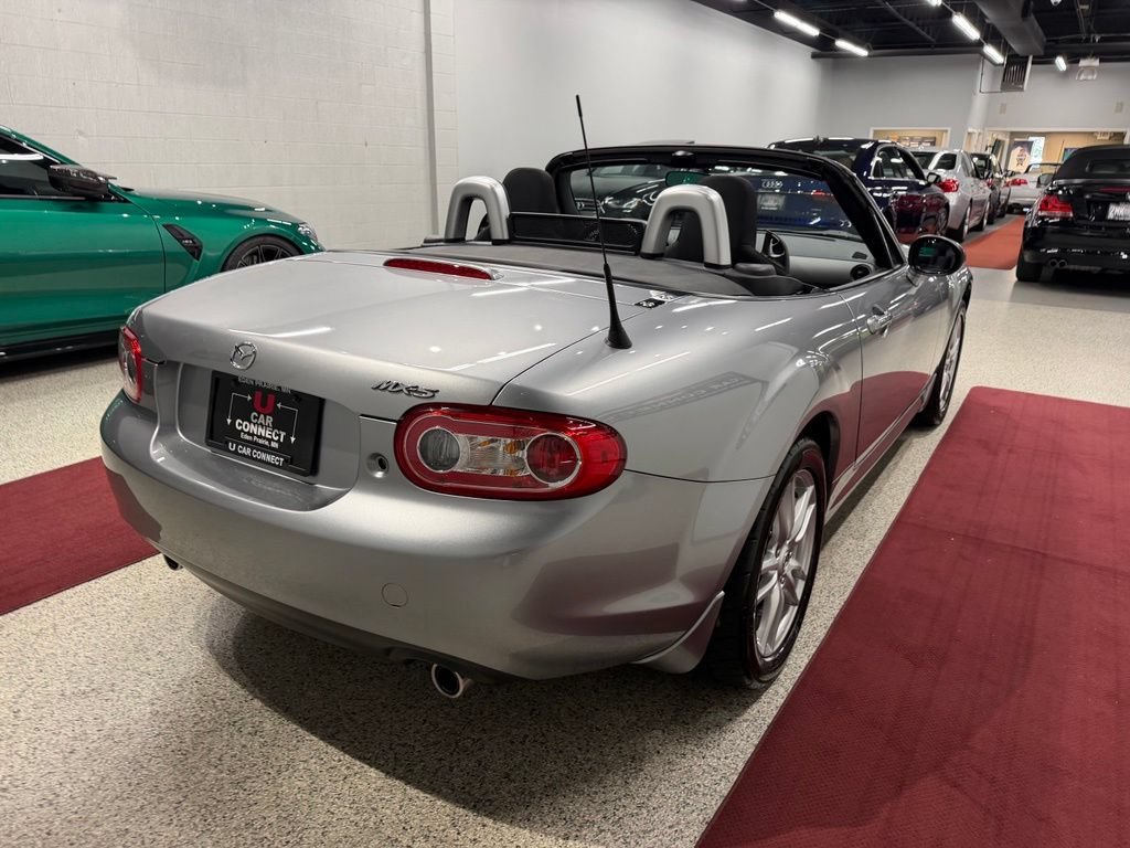 Used 2011 MAZDA MX-5 Miata Sport RWD image 17