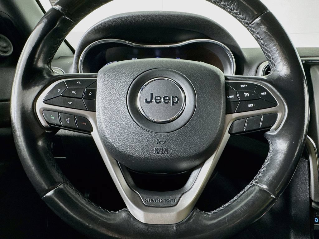 Used 2020 Jeep Grand Cherokee Laredo AWD/4WD image 36