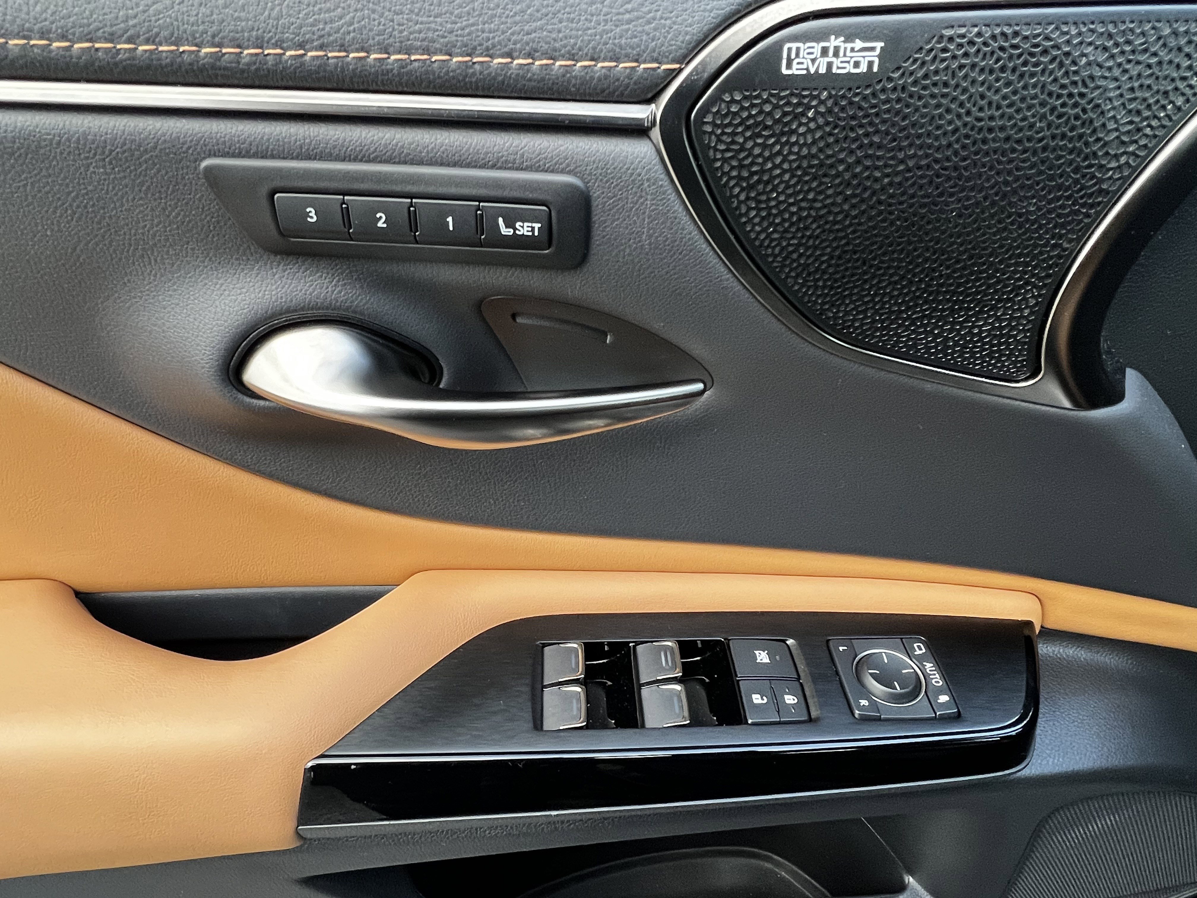 Used 2023 Lexus ES 350 Ultra Luxury image 14