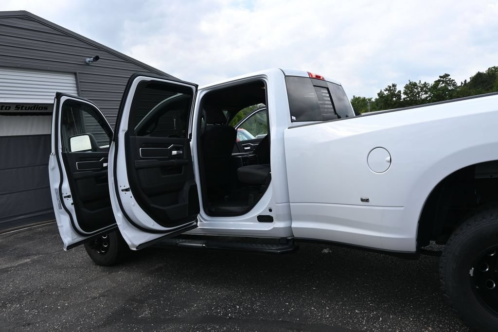 Used 2024 RAM 3500 Big Horn w/ Night Edition AWD/4WD image 25