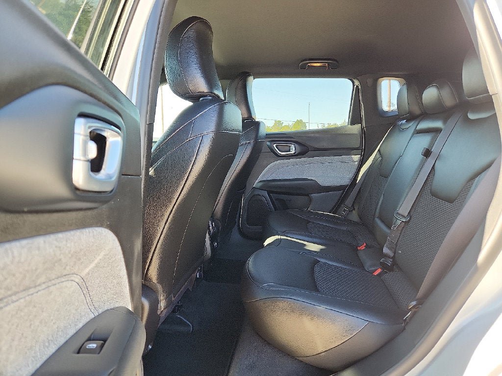 Used 2025 Jeep Compass Latitude AWD/4WD image 14