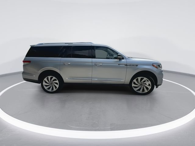 New 2024 Lincoln Navigator L Reserve AWD/4WD image 9