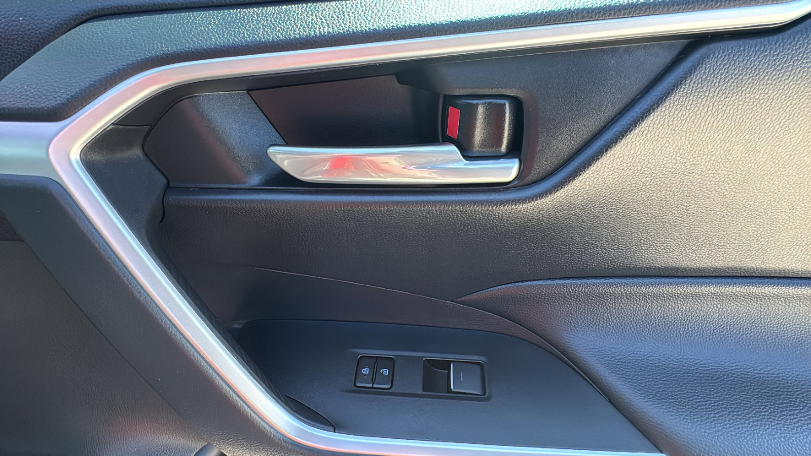 Used 2024 Toyota RAV4 XLE image 30