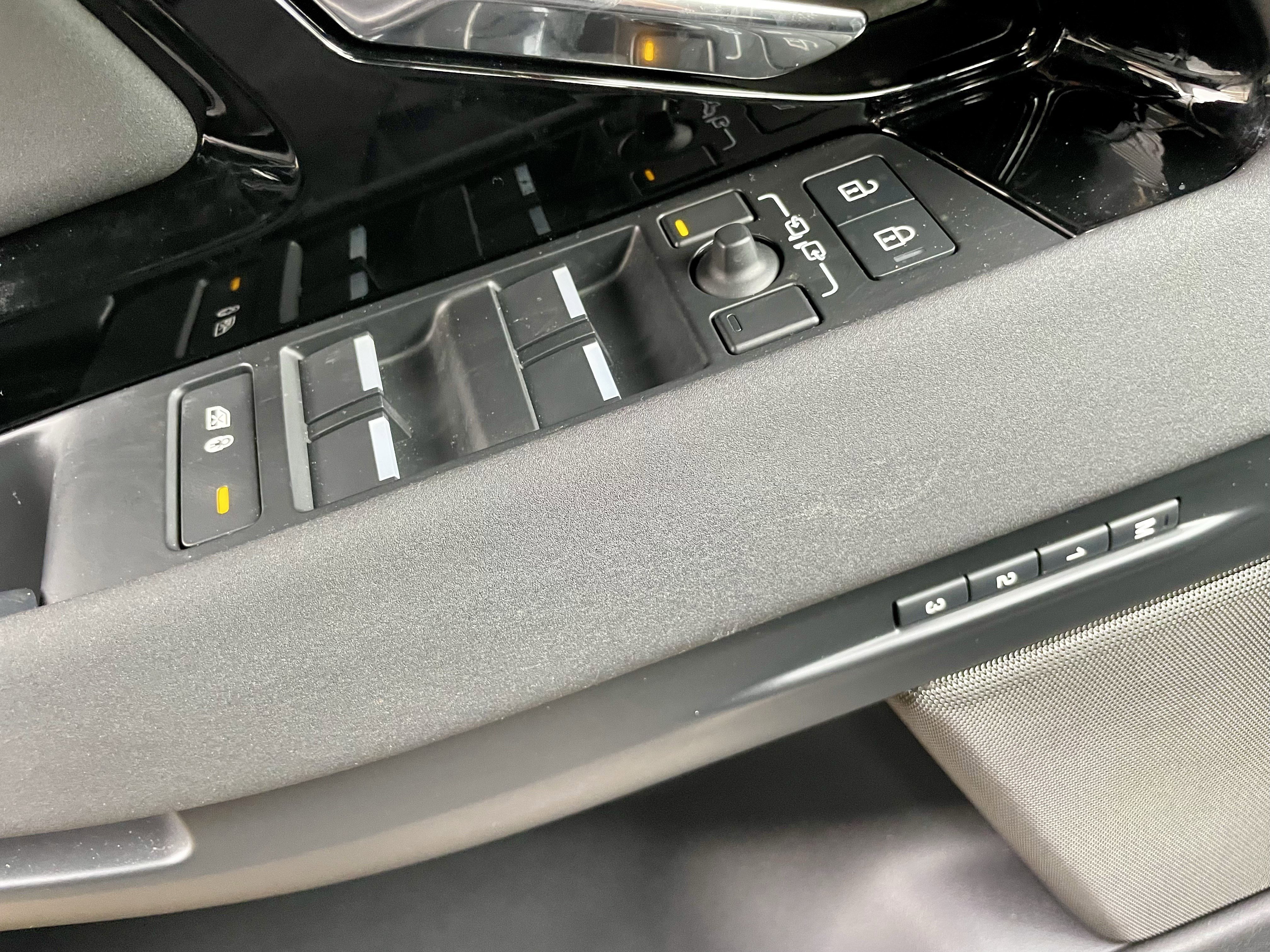 Certified 2024 Land Rover Range Rover Evoque Dynamic SE image 11