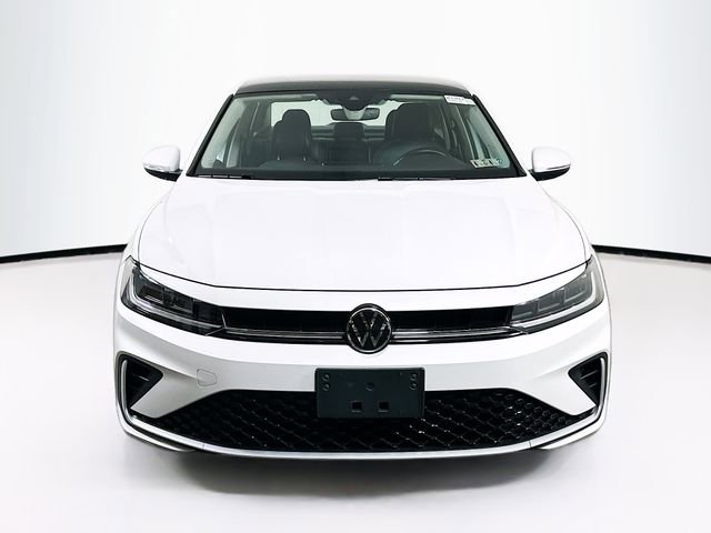 Used 2025 Volkswagen Jetta SEL FWD image 2