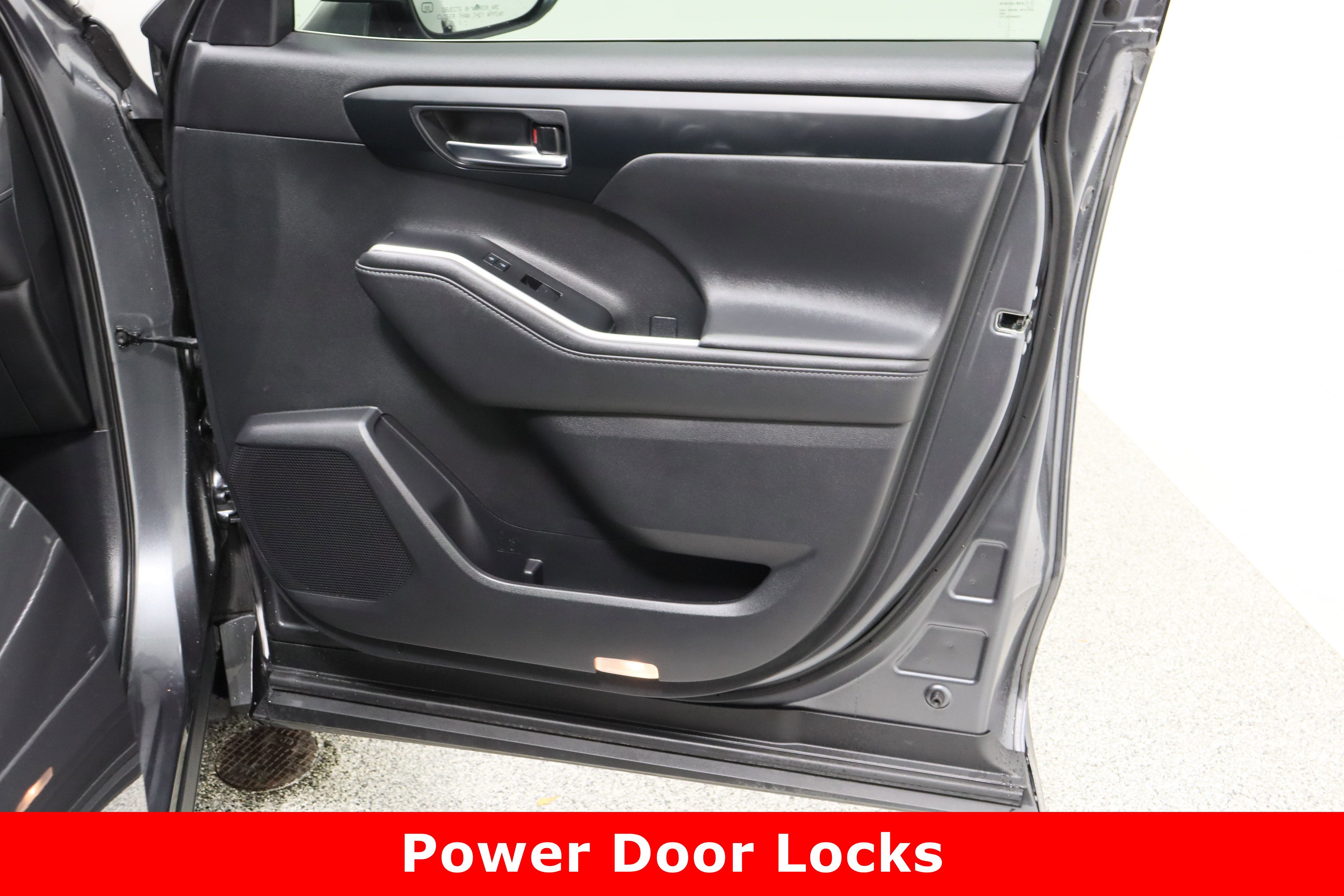 Used 2020 Toyota Highlander XLE image 39