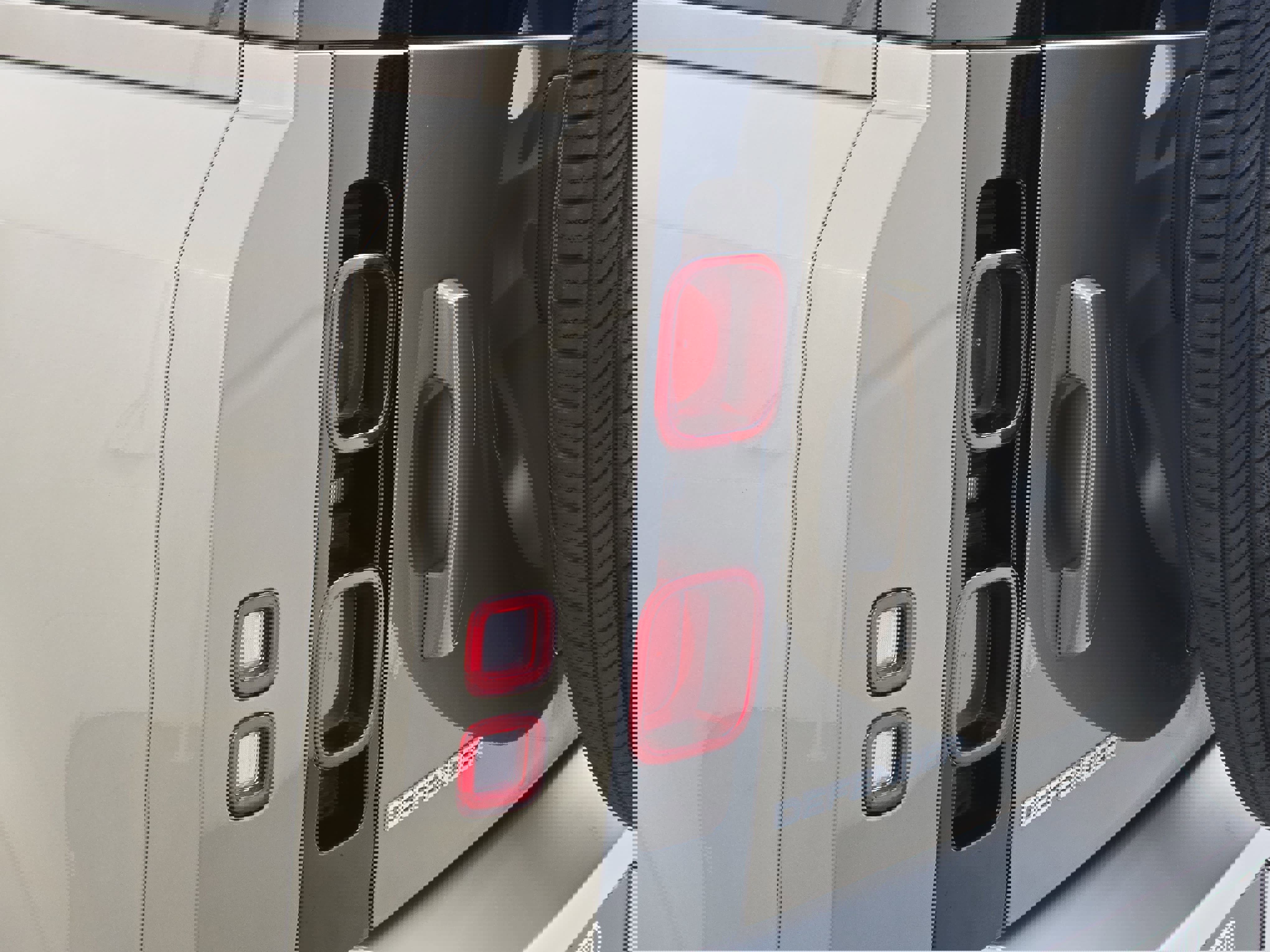 Used 2024 Land Rover Defender 110 S image 34