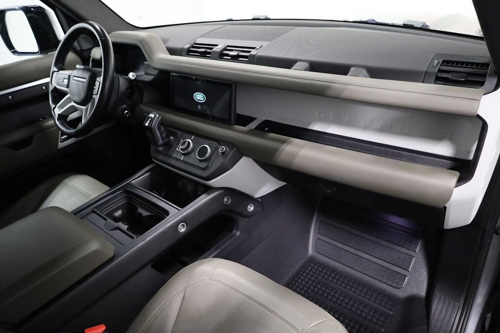 Used 2020 Land Rover Defender 110 SE image 6