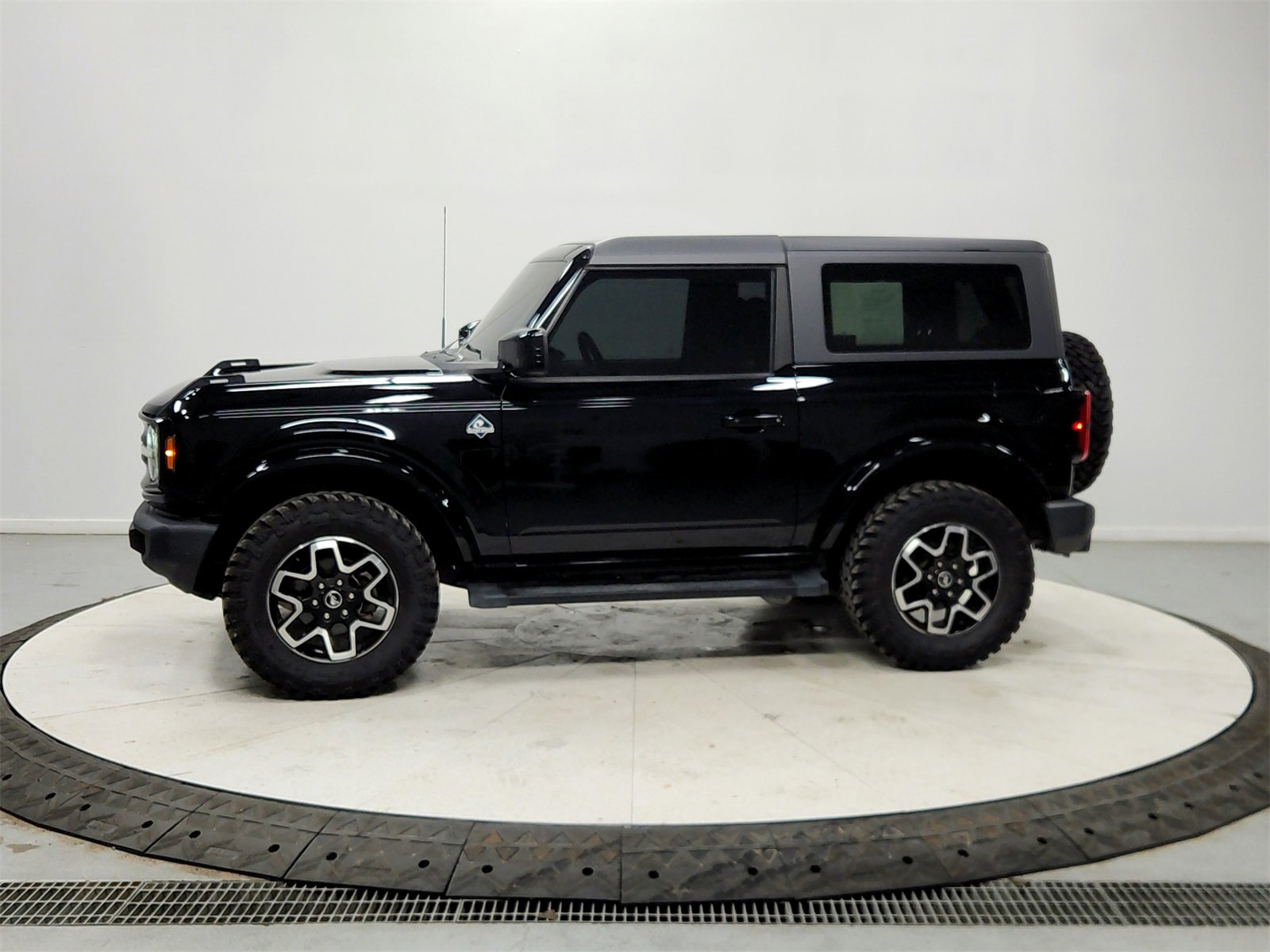 Used 2023 Ford Bronco Outer Banks image 4