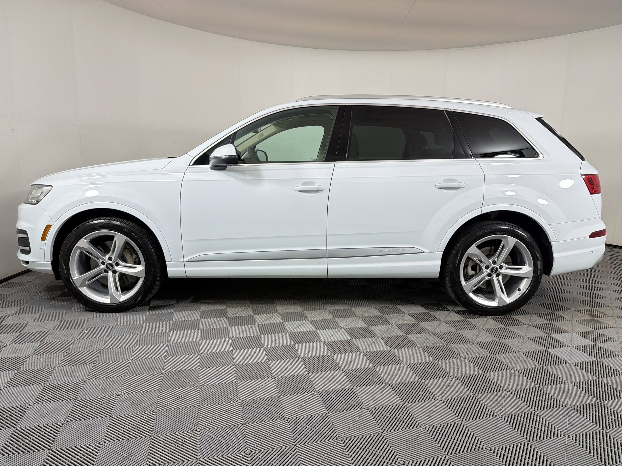 Used 2019 Audi Q7 3.0T Prestige AWD/4WD image 2
