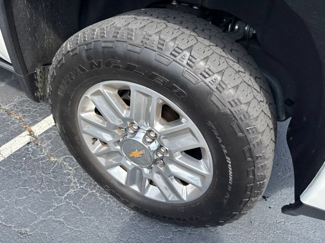 Used 2025 Chevrolet Silverado 2500 High Country w/ High Country Premium Package AWD/4WD image 9