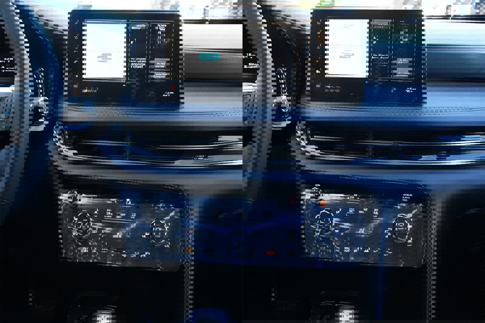 New 2026 INFINITI QX60 Luxe image 13