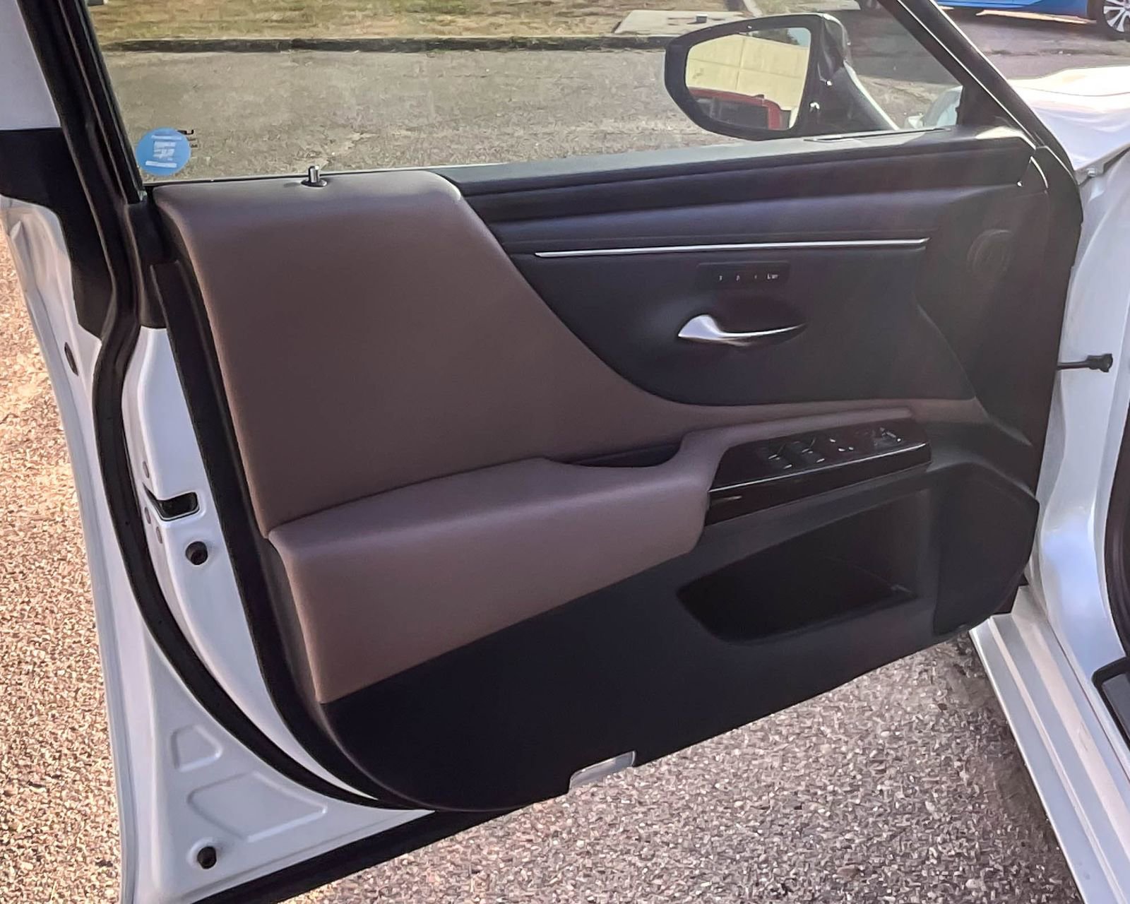 Used 2023 Lexus ES 350 w/ Premium Package image 9