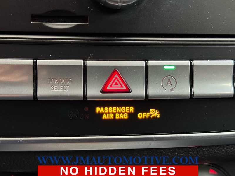 Used 2019 Mercedes-Benz GLA 250 4MATIC image 31