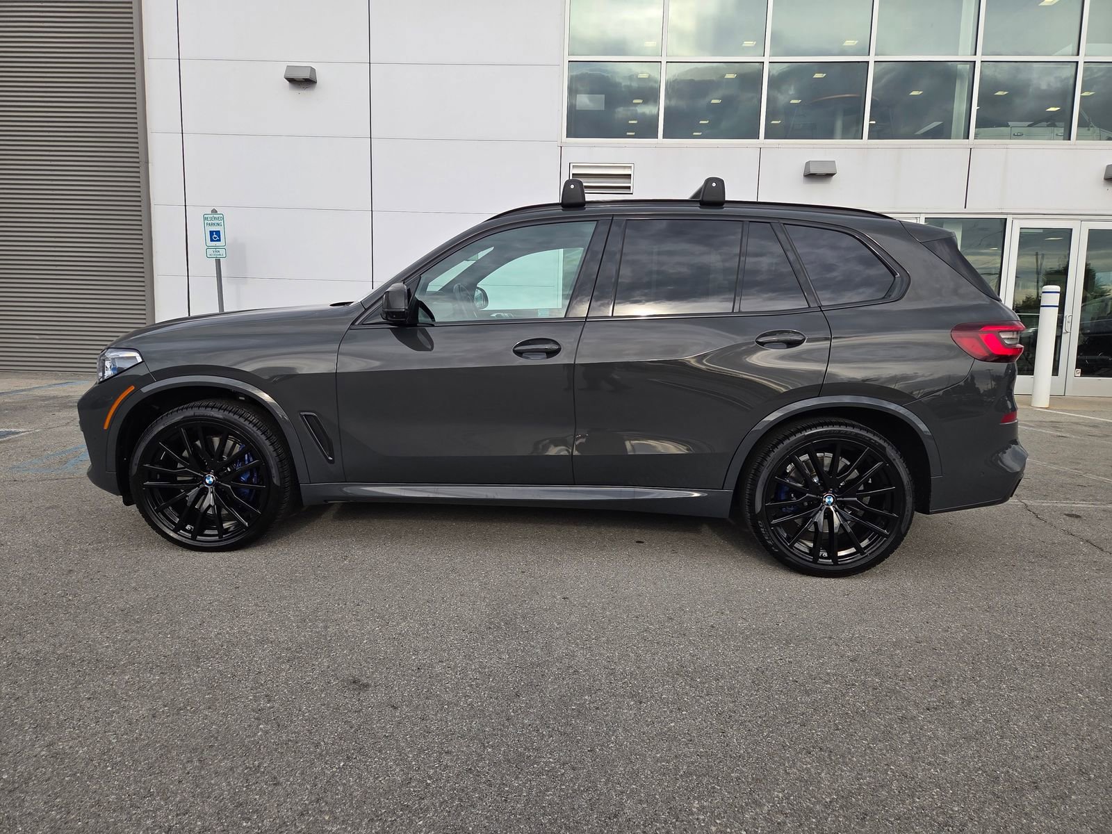 Used 2022 BMW X5 M50i w/ Executive Package AWD/4WD image 15