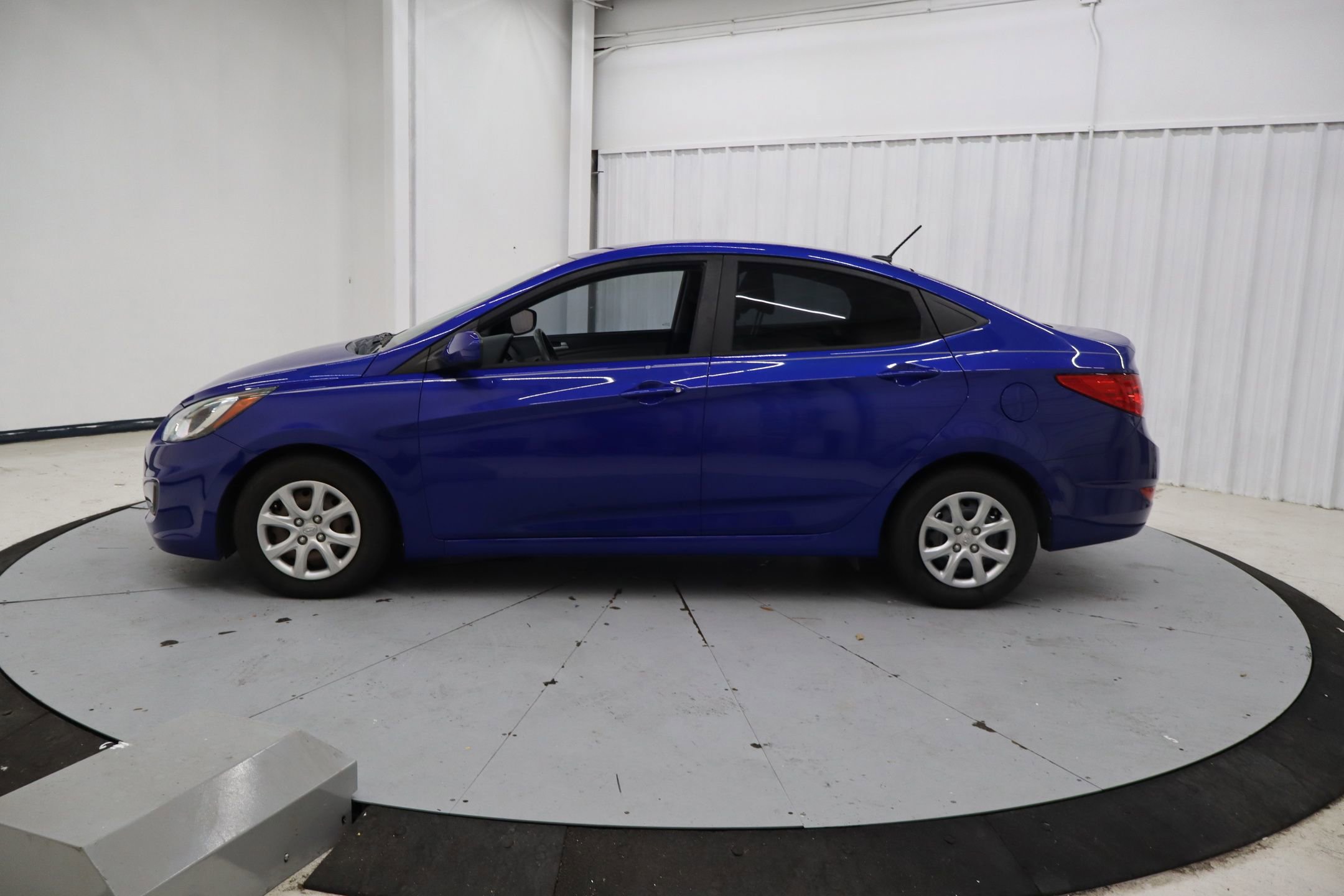 Used 2014 Hyundai Accent GLS FWD image 9