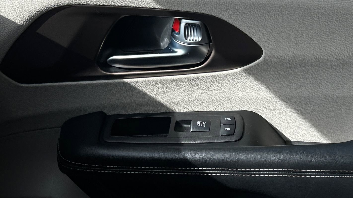 Used 2023 Chrysler Voyager LX image 34