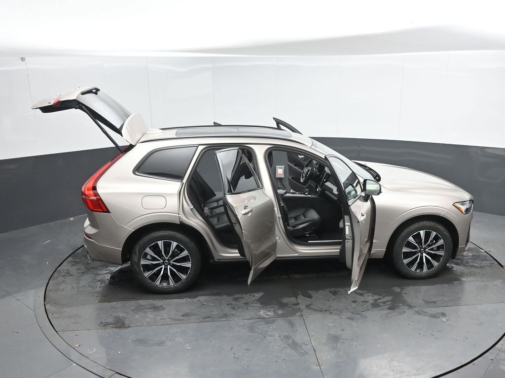 Used 2025 Volvo XC60 B5 Plus AWD/4WD image 46