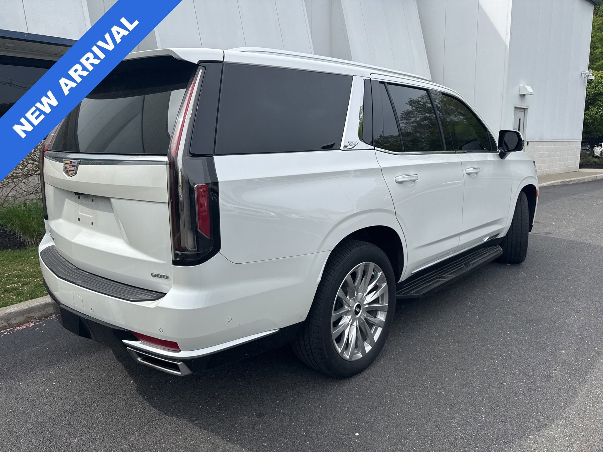 Used 2023 Cadillac Escalade Premium Luxury w/ Performance Package AWD/4WD image 2
