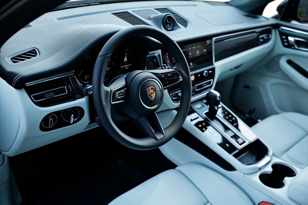 New 2026 Porsche Macan image 4