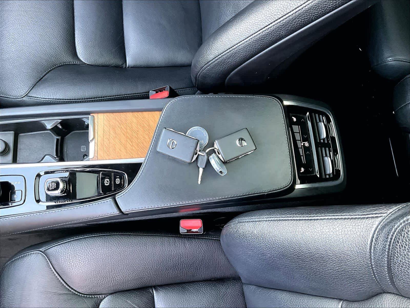 Used 2023 Volvo XC90 B6 Plus w/ Protection Package Premier image 13