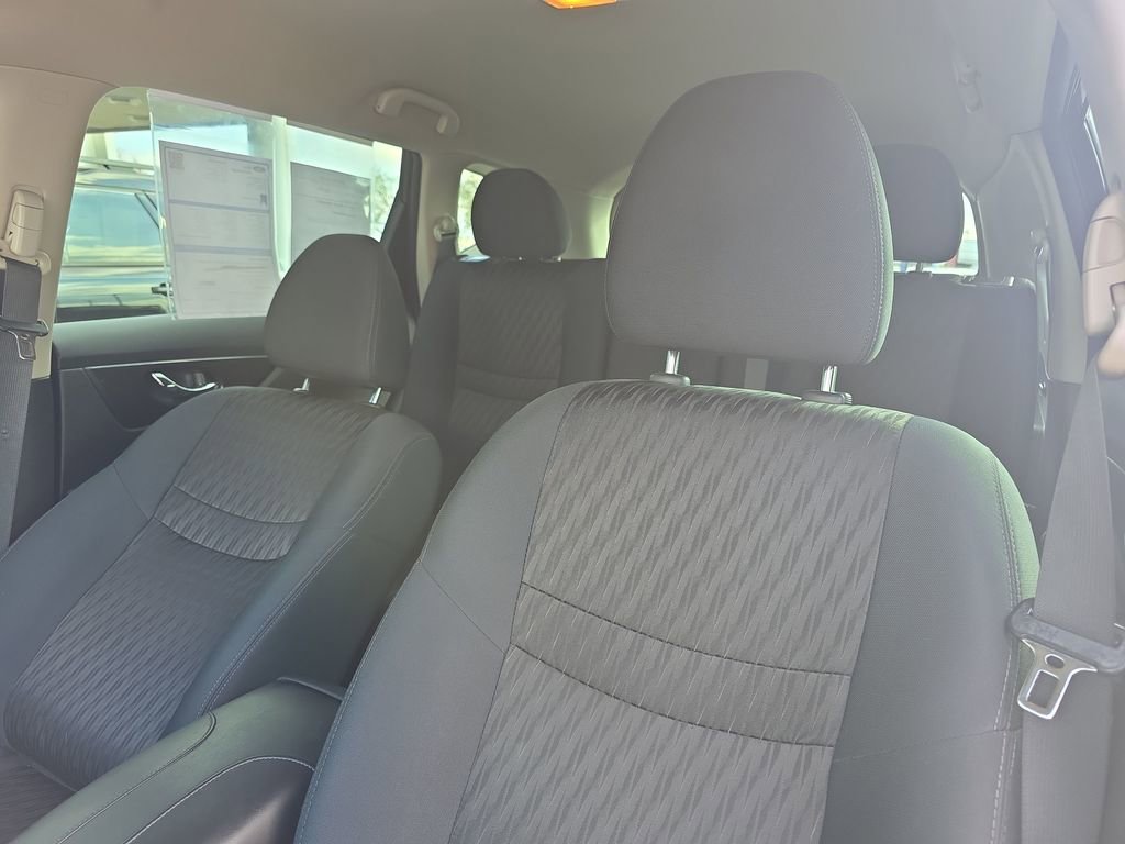 Used 2018 Nissan Rogue S image 18