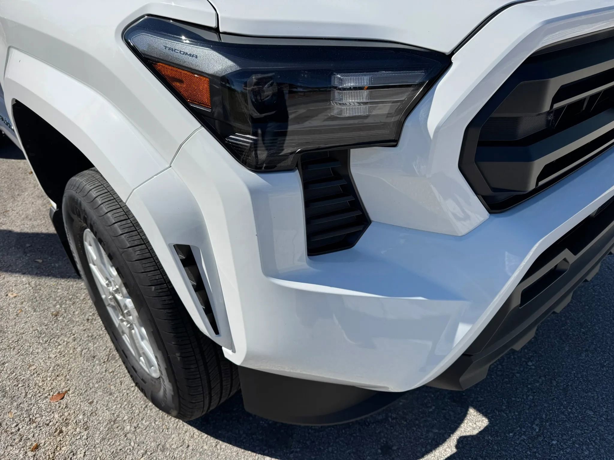 Used 2025 Toyota Tacoma SR5 image 33