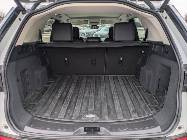 Used 2025 Land Rover Discovery Sport S image 16