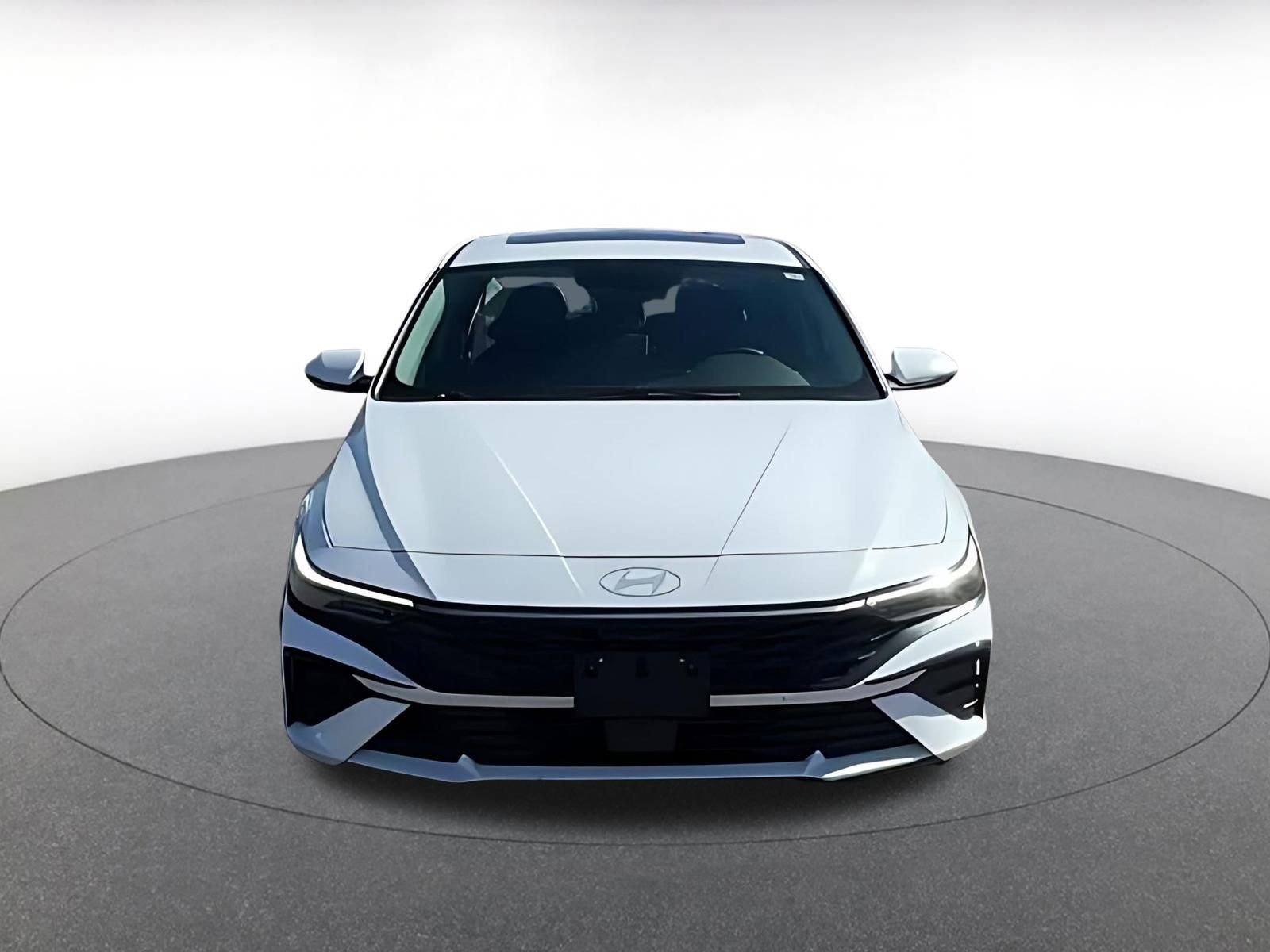 Used 2025 Hyundai Elantra Limited FWD image 4