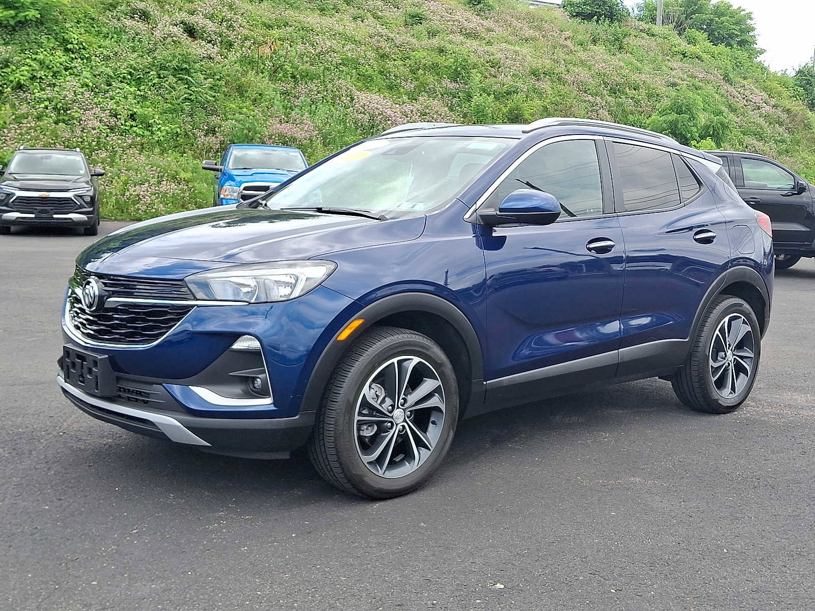 Used 2023 Buick Encore GX Select AWD/4WD image 3