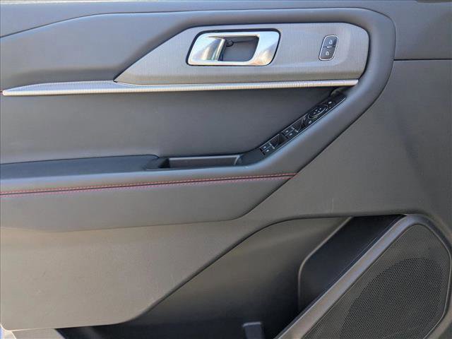 Used 2025 Ford Explorer ST-Line w/ ST-Line Street Pack image 9