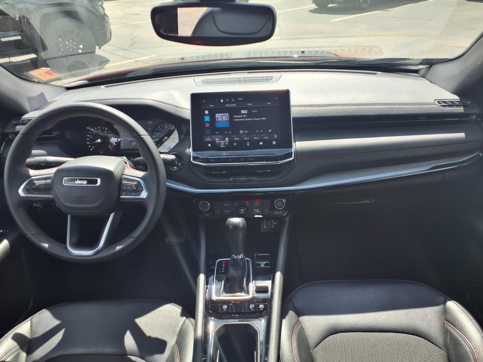 Used 2025 Jeep Compass Trailhawk image 3