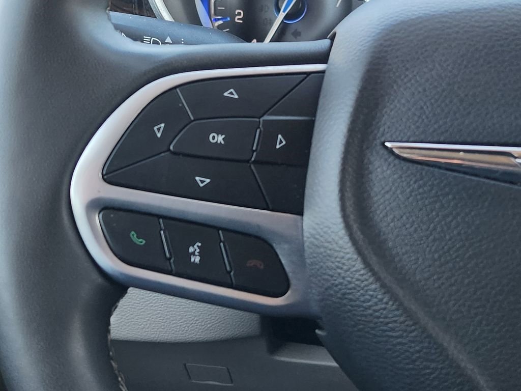 Used 2024 Chrysler Pacifica Limited image 28