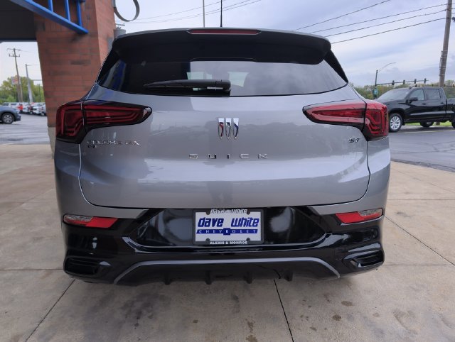 Used 2024 Buick Encore GX Sport Touring w/ Advanced Technology Package AWD/4WD image 7