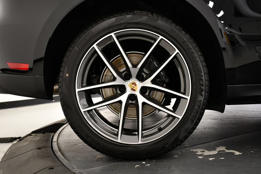 Certified 2026 Porsche Macan AWD/4WD image 17