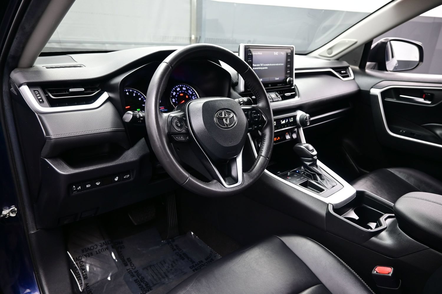 Used 2020 Toyota RAV4 XLE Premium FWD image 12