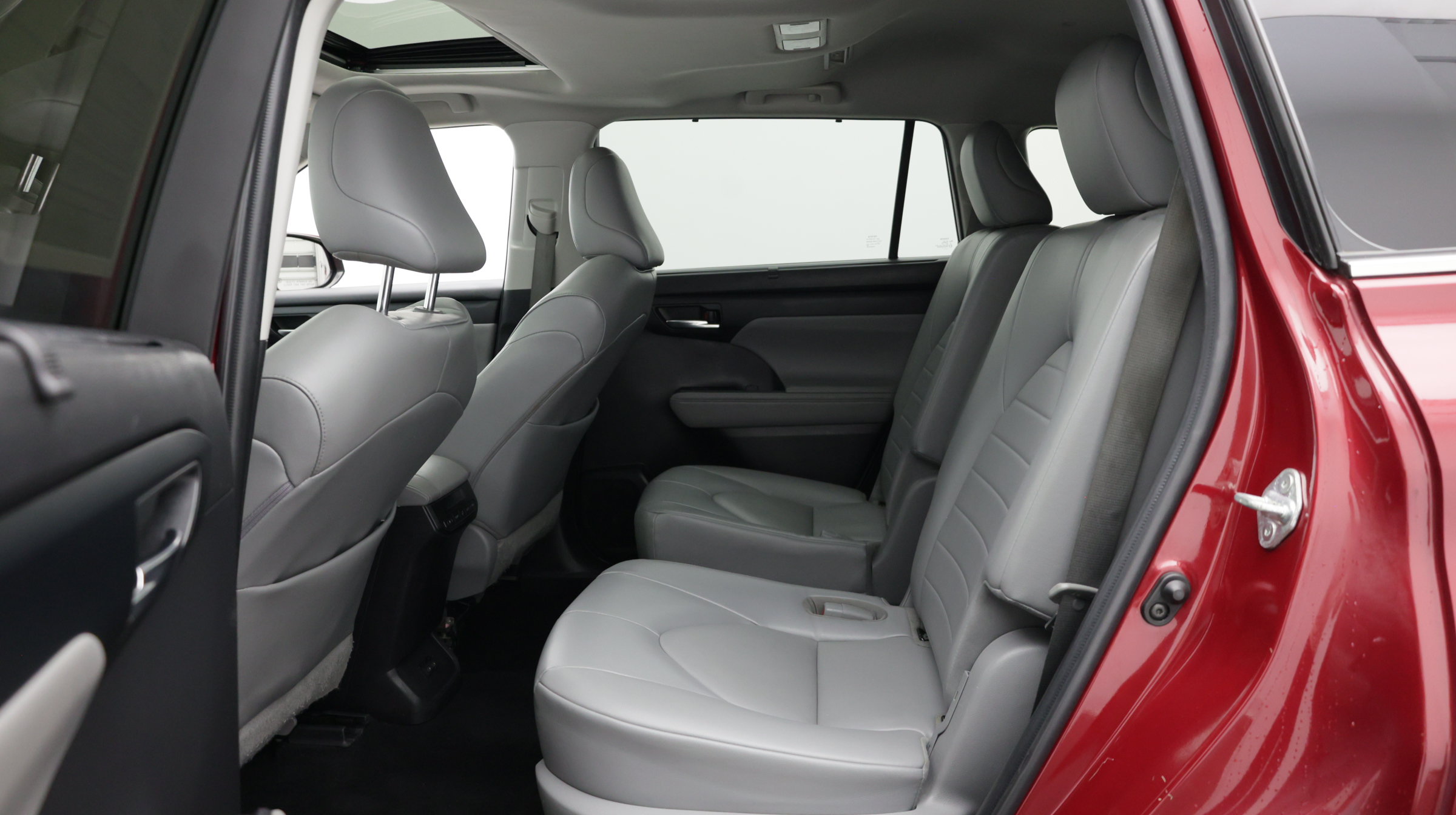 Used 2022 Toyota Highlander XLE FWD image 34