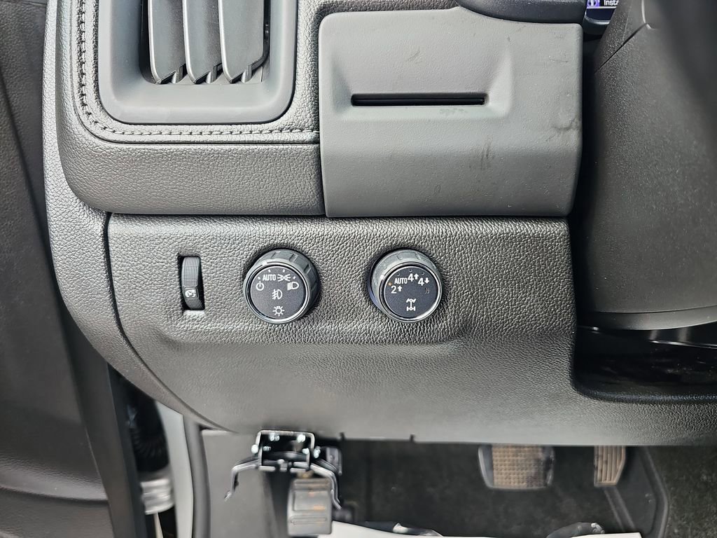 Used 2017 GMC Canyon SLT w/ Driver Alert Package image 30