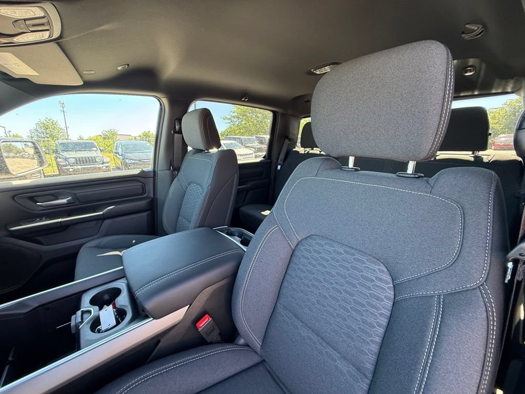 New 2026 RAM 1500 Express AWD/4WD image 13