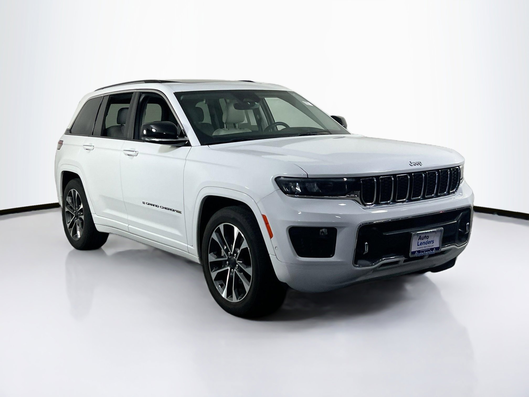 Used 2022 Jeep Grand Cherokee Overland image 3