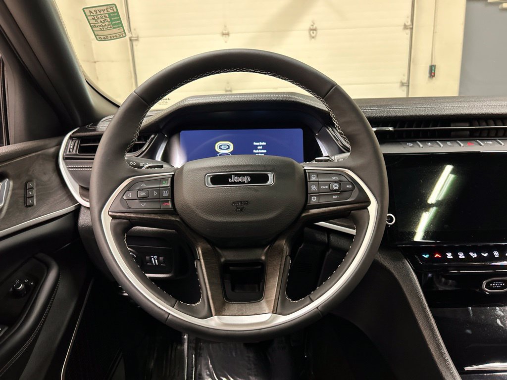 Used 2026 Jeep Grand Cherokee Limited w/ Limited Altitude Package AWD/4WD image 19