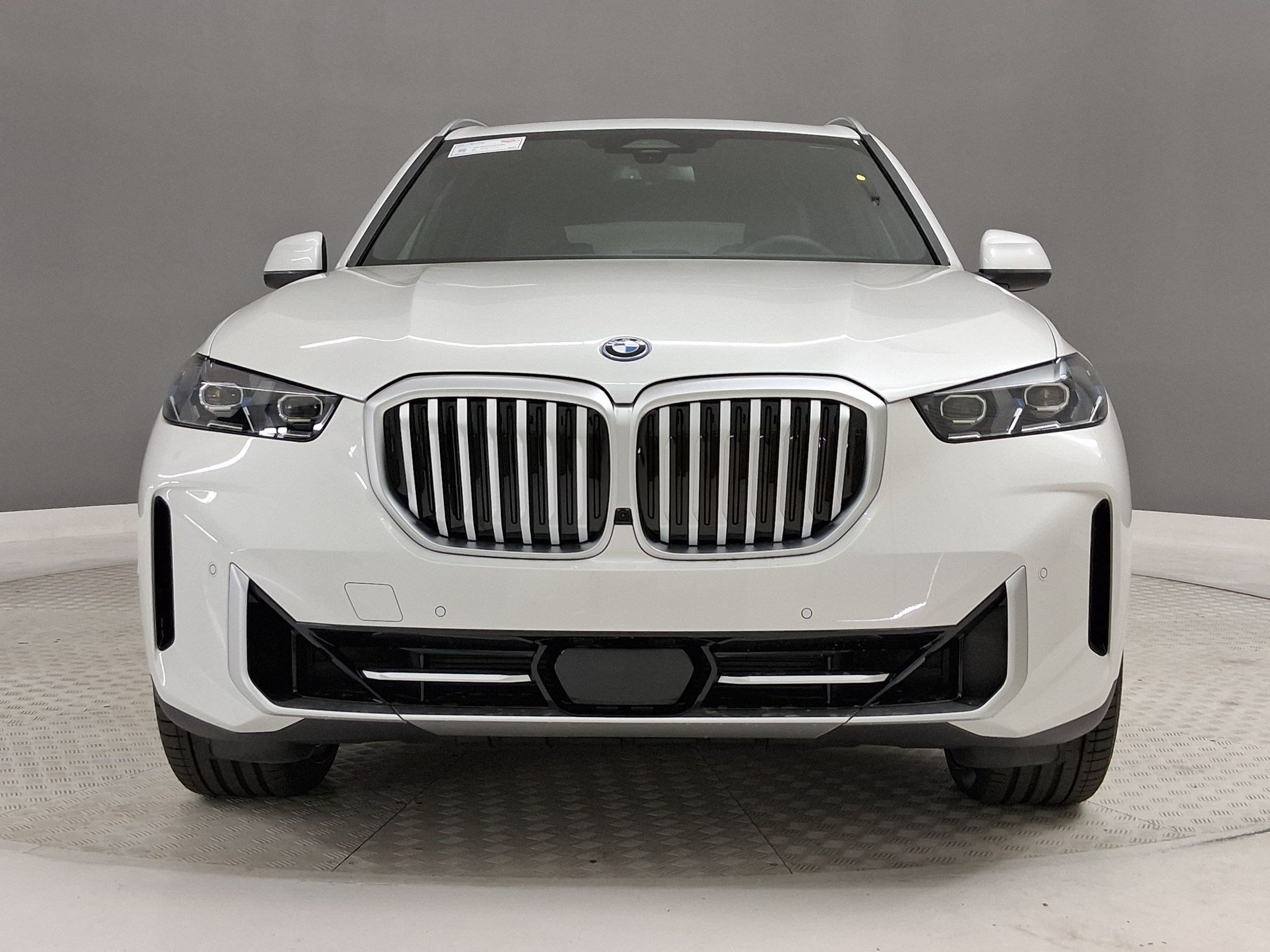 New 2026 BMW X5 xDrive50e w/ Premium Package AWD/4WD image 4