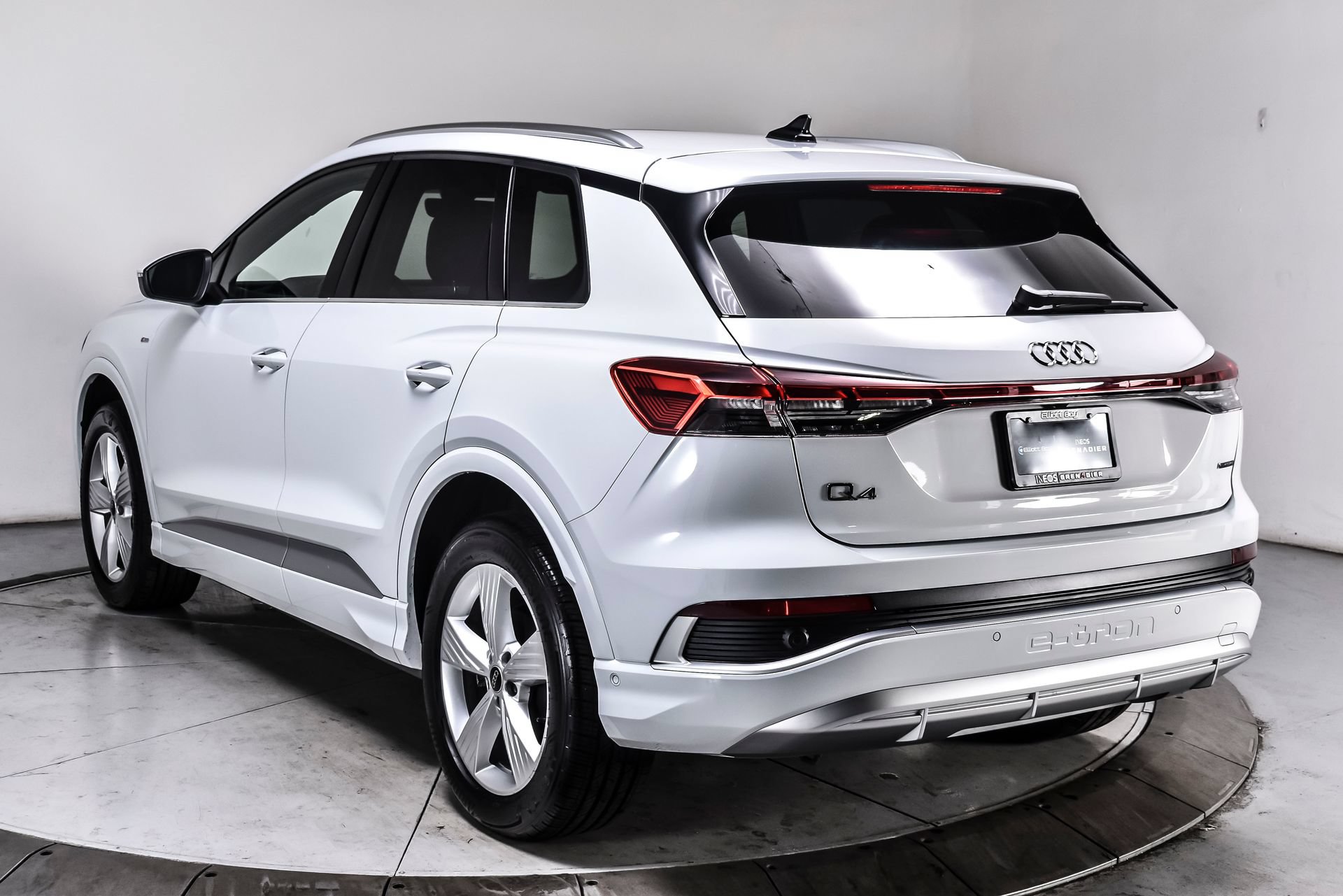 Used 2024 Audi Q4 e-tron Premium Plus AWD/4WD image 7