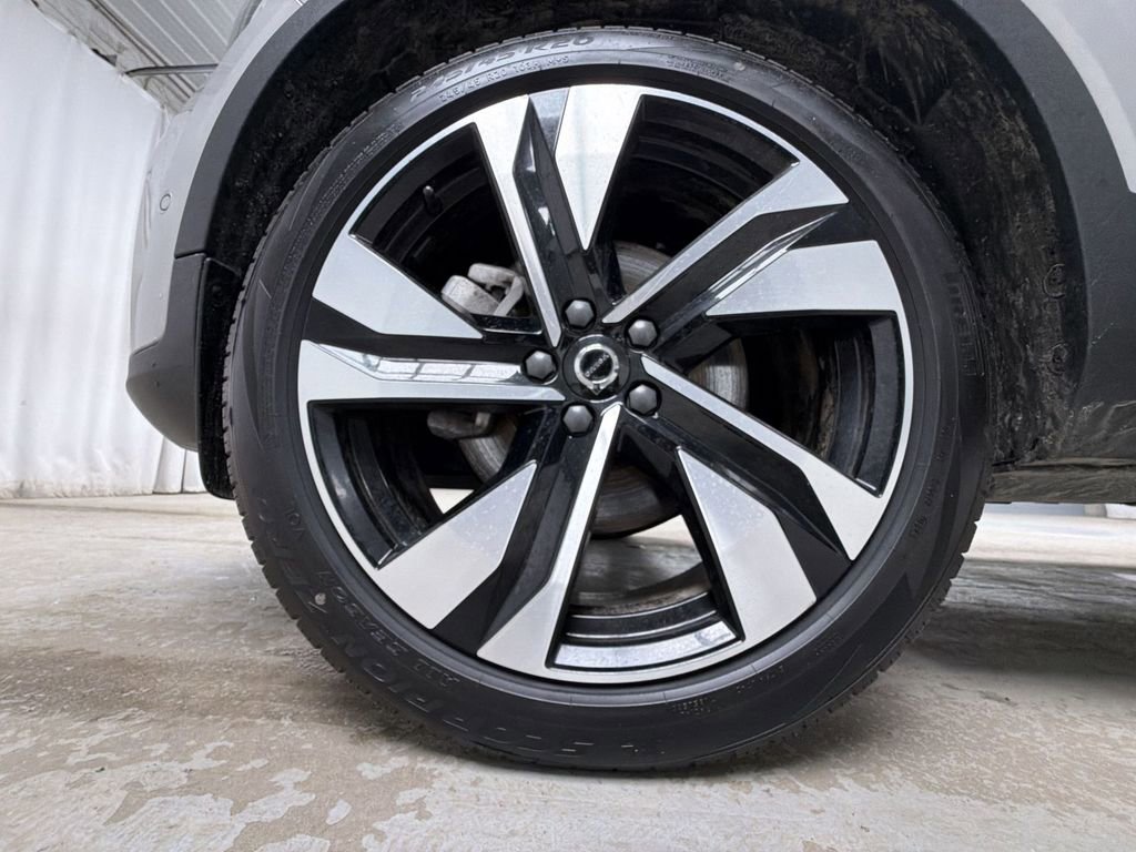 Used 2025 Volvo XC40 B5 Plus AWD/4WD image 7