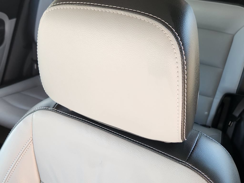 Used 2022 GMC Terrain SLT w/ Infotainment Package II AWD/4WD image 6
