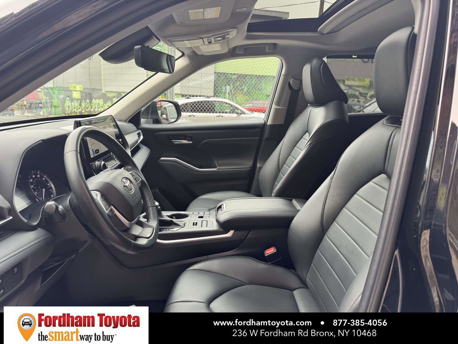 Used 2023 Toyota Highlander XLE image 18