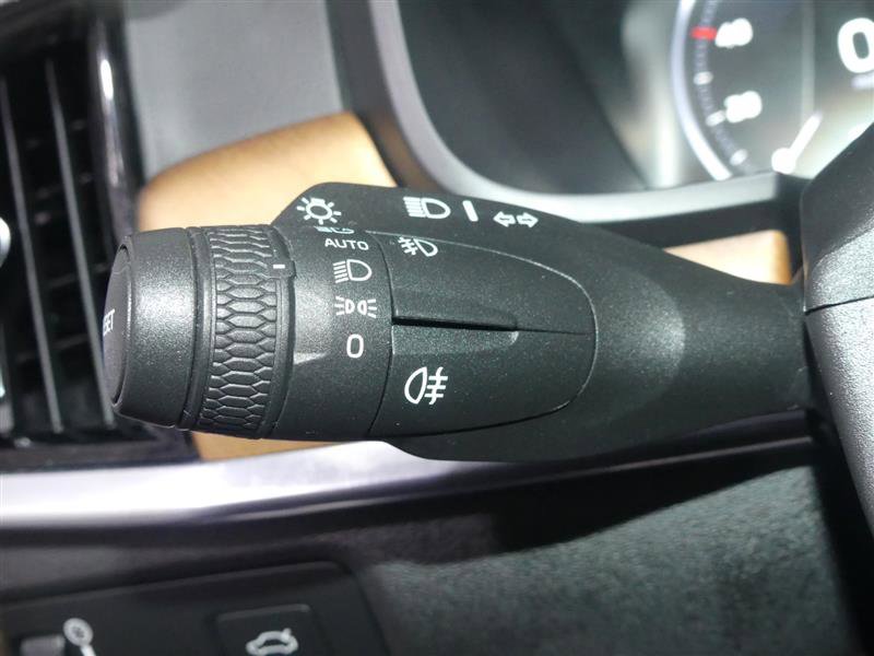 Used 2018 Volvo S90 T6 Inscription image 35