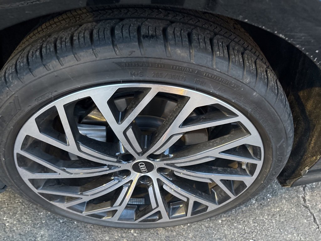 Used 2023 Audi A8 L 3.0T image 5