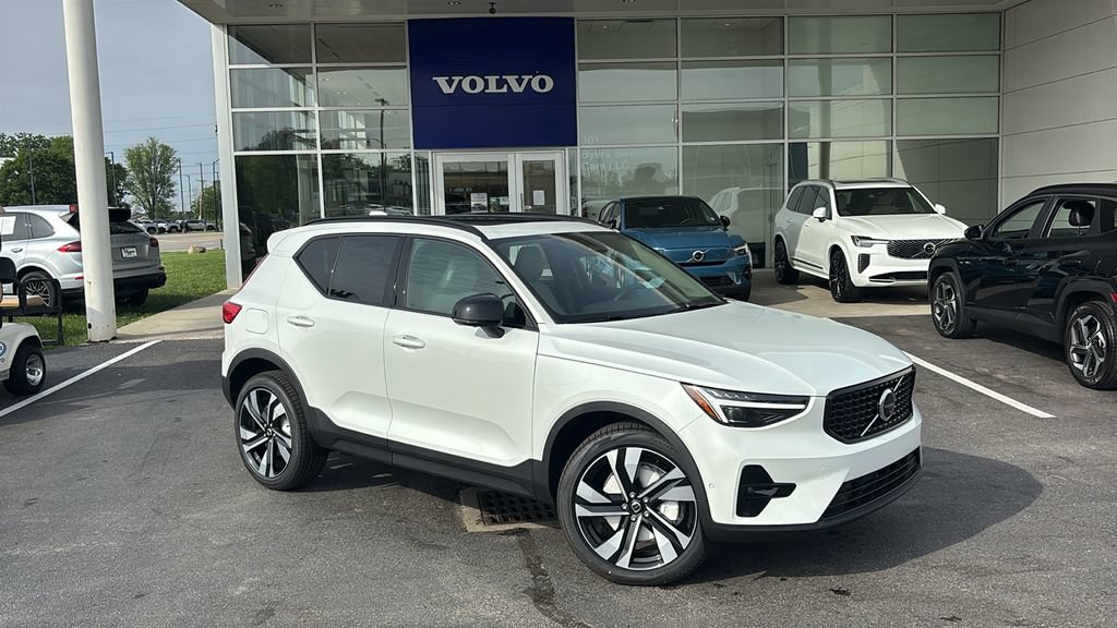 New 2026 Volvo XC40 B5 Plus w/ Climate Package AWD/4WD image 2